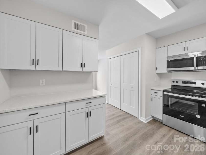11222 Carmel Chace Drive, Charlotte, NC 28226.  MLS# CAR4424179, YatesRealty ID 56048. 