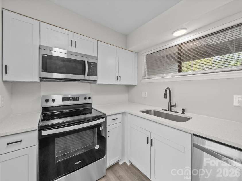 11222 Carmel Chace Drive, Charlotte, NC 28226.  MLS# CAR4424179, YatesRealty ID 56048. 