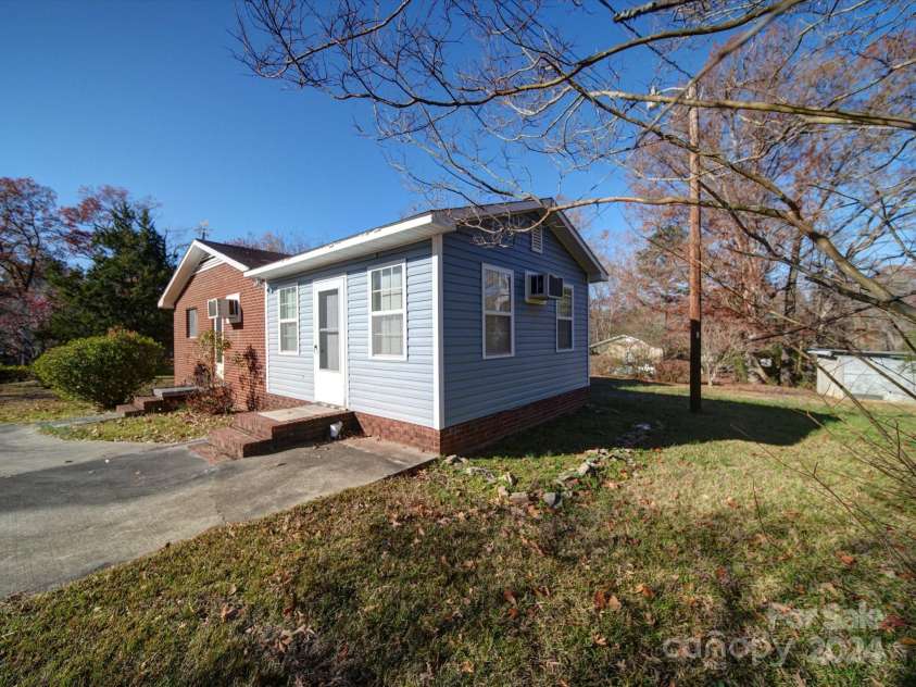 1869 Emma Circle, Lancaster, SC 29720.  MLS# CAR4199140, YatesRealty ID 5605. 