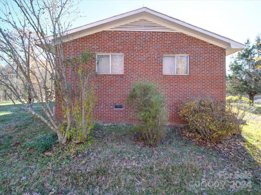 1869 Emma Circle, Lancaster, SC 29720.  MLS# CAR4199140, YatesRealty ID 5605. 