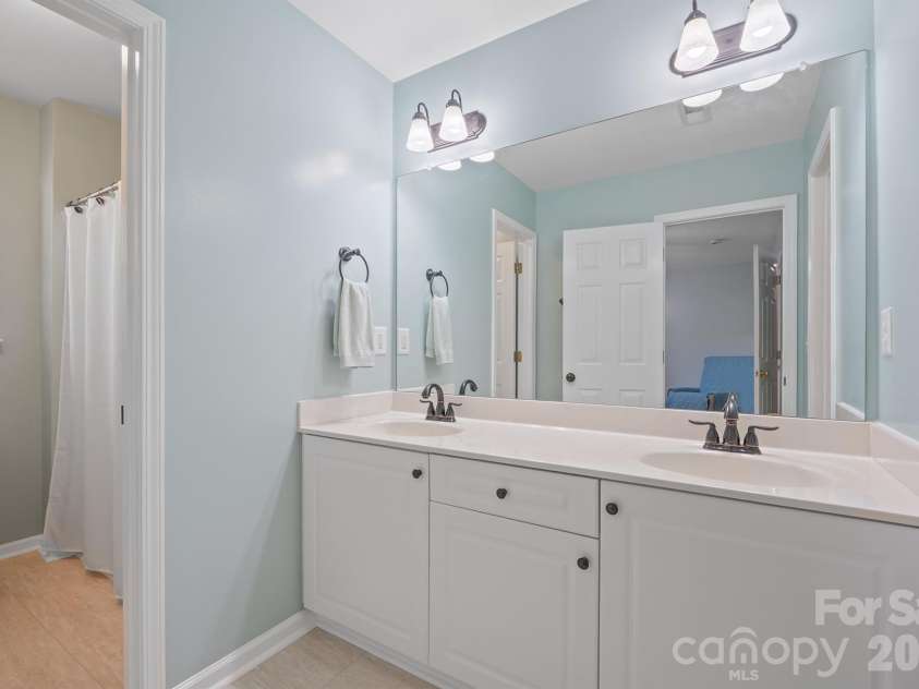 4144 Kenton Glenn Court, Concord, NC 28027.  MLS# CAR4433428, YatesRealty ID 56051. Primary bath