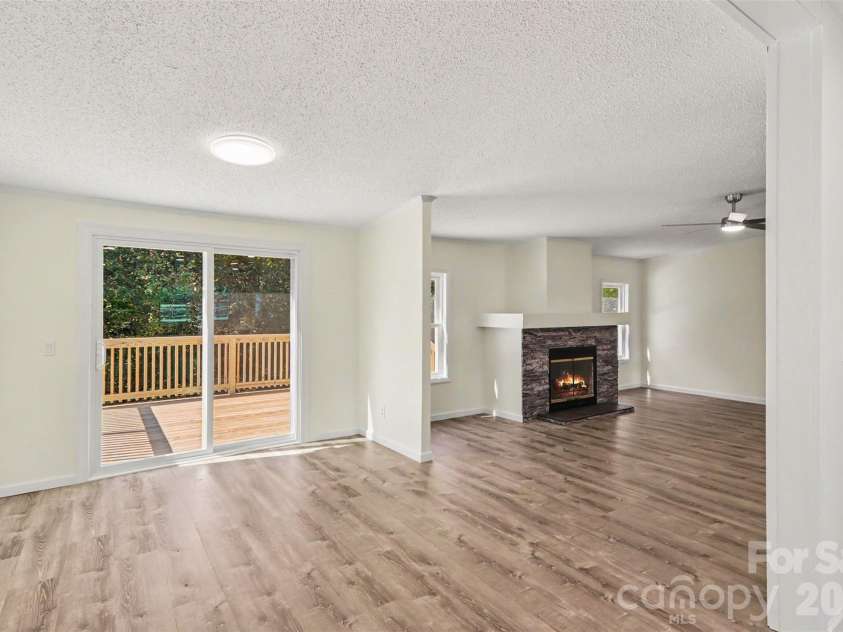 3560 New Potato Drive, Kannapolis, NC 28083.  MLS# CAR4431735, YatesRealty ID 56056. Dining room