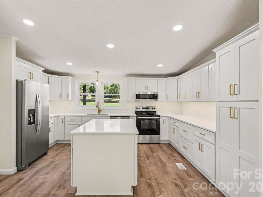 3560 New Potato Drive, Kannapolis, NC 28083.  MLS# CAR4431735, YatesRealty ID 56056. Kitchen