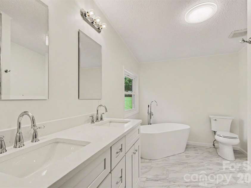 3560 New Potato Drive, Kannapolis, NC 28083.  MLS# CAR4431735, YatesRealty ID 56056. Primary bathroom