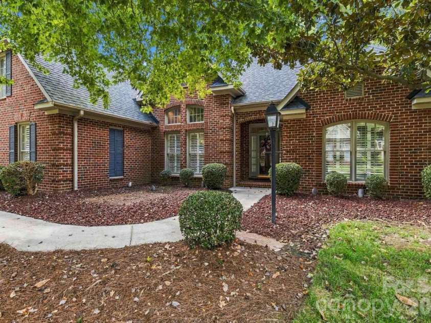 1106 Westlake Drive, Kannapolis, NC 28081.  MLS# CAR4433032, YatesRealty ID 56057. 
