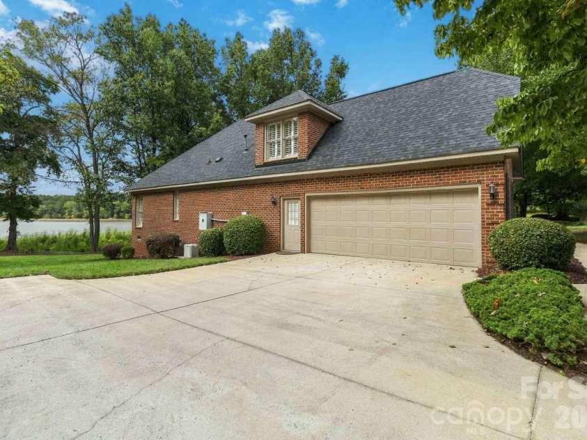 1106 Westlake Drive, Kannapolis, NC 28081.  MLS# CAR4433032, YatesRealty ID 56057. 