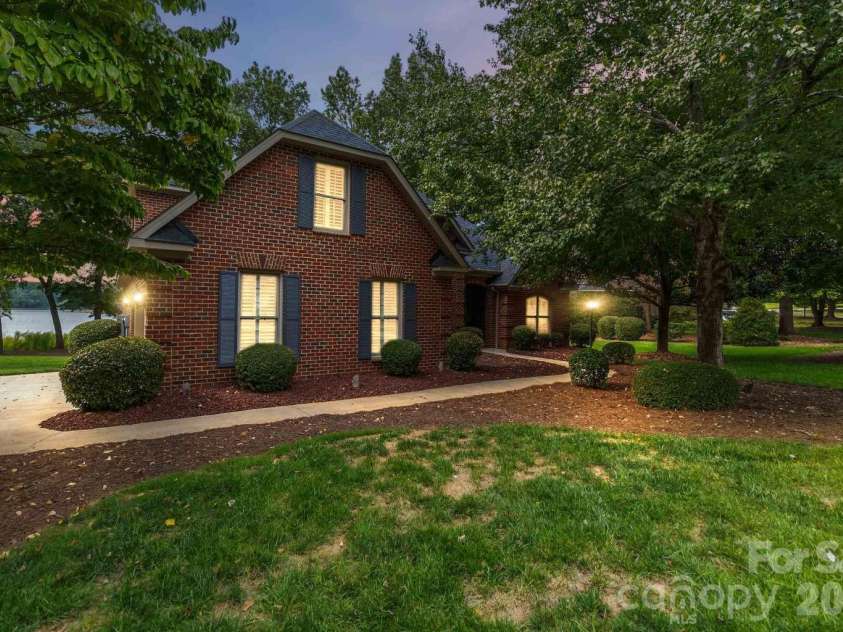1106 Westlake Drive, Kannapolis, NC 28081.  MLS# CAR4433032, YatesRealty ID 56057. 