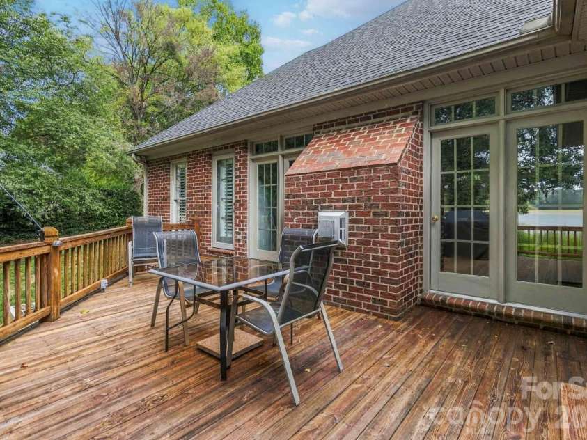 1106 Westlake Drive, Kannapolis, NC 28081.  MLS# CAR4433032, YatesRealty ID 56057. 