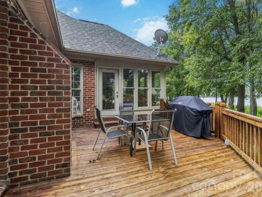 1106 Westlake Drive, Kannapolis, NC 28081.  MLS# CAR4433032, YatesRealty ID 56057. 