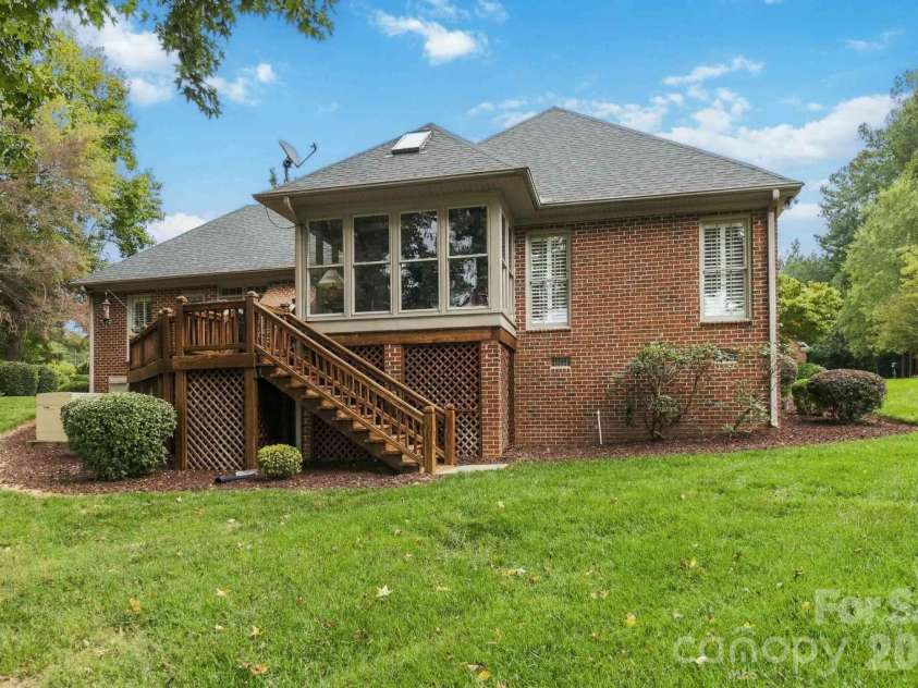 1106 Westlake Drive, Kannapolis, NC 28081.  MLS# CAR4433032, YatesRealty ID 56057. 