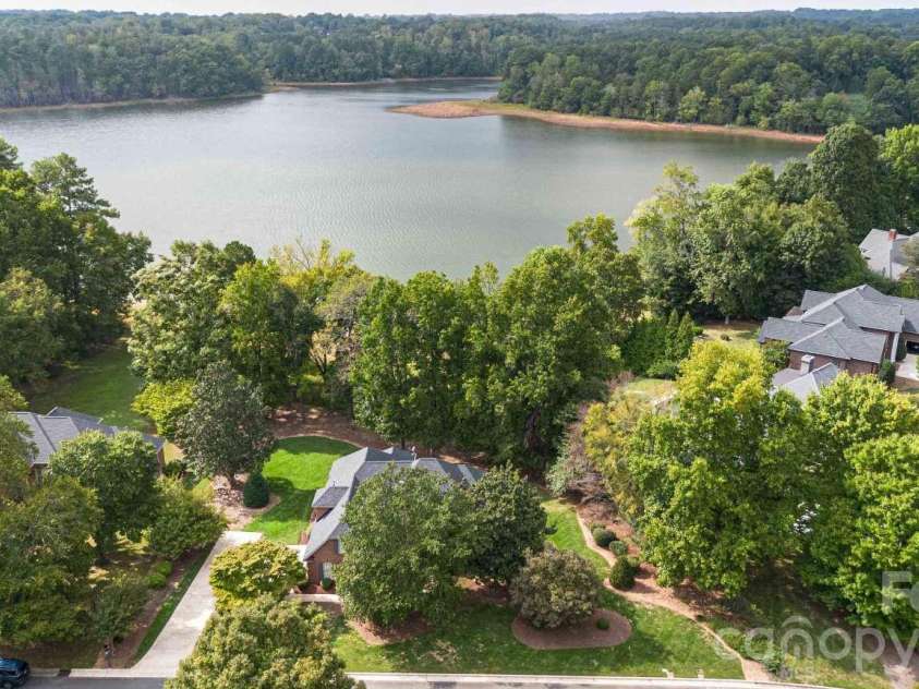 1106 Westlake Drive, Kannapolis, NC 28081.  MLS# CAR4433032, YatesRealty ID 56057. 