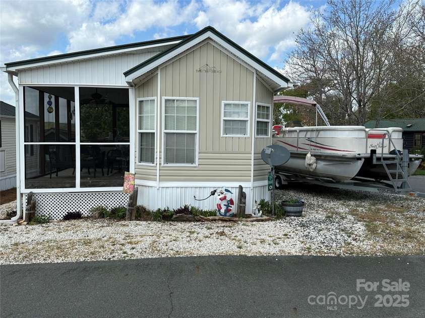 171 Grand View Drive, New London, NC 28127.  MLS# CAR4243912, YatesRealty ID 5606. 