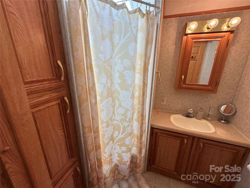 171 Grand View Drive, New London, NC 28127.  MLS# CAR4243912, YatesRealty ID 5606. 