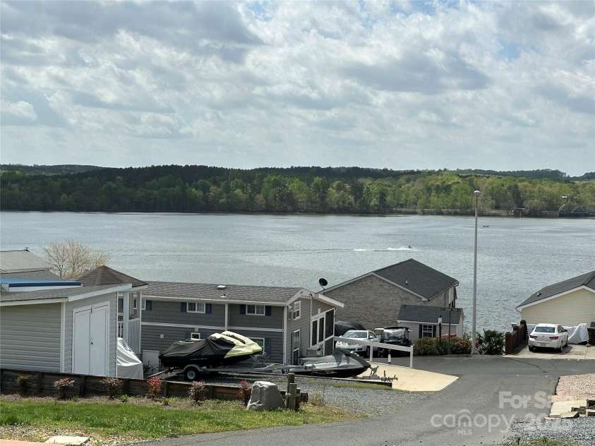 171 Grand View Drive, New London, NC 28127.  MLS# CAR4243912, YatesRealty ID 5606. 