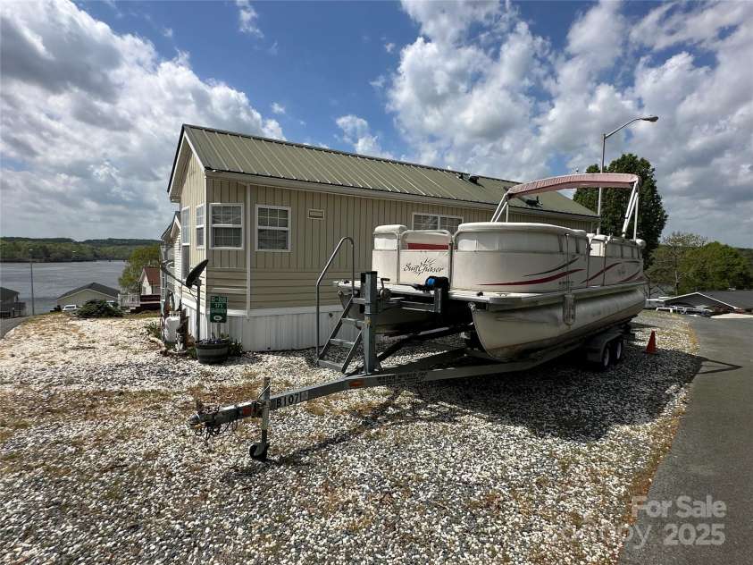 171 Grand View Drive, New London, NC 28127.  MLS# CAR4243912, YatesRealty ID 5606. 