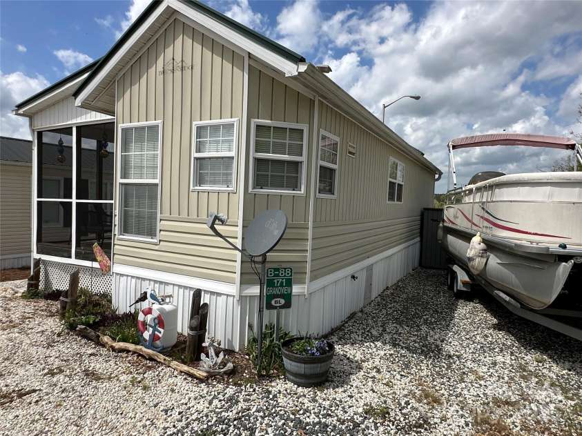 171 Grand View Drive, New London, NC 28127.  MLS# CAR4243912, YatesRealty ID 5606. 