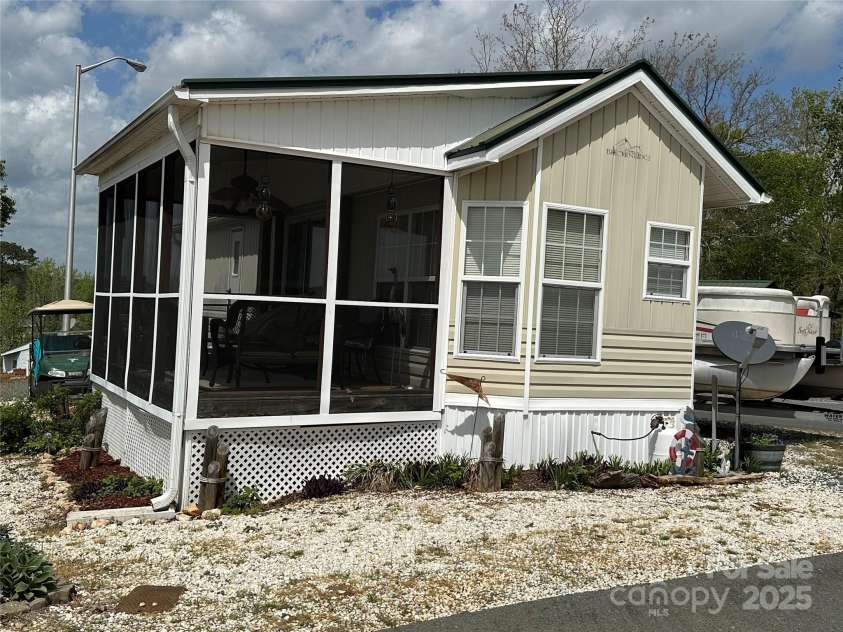 171 Grand View Drive, New London, NC 28127.  MLS# CAR4243912, YatesRealty ID 5606. 