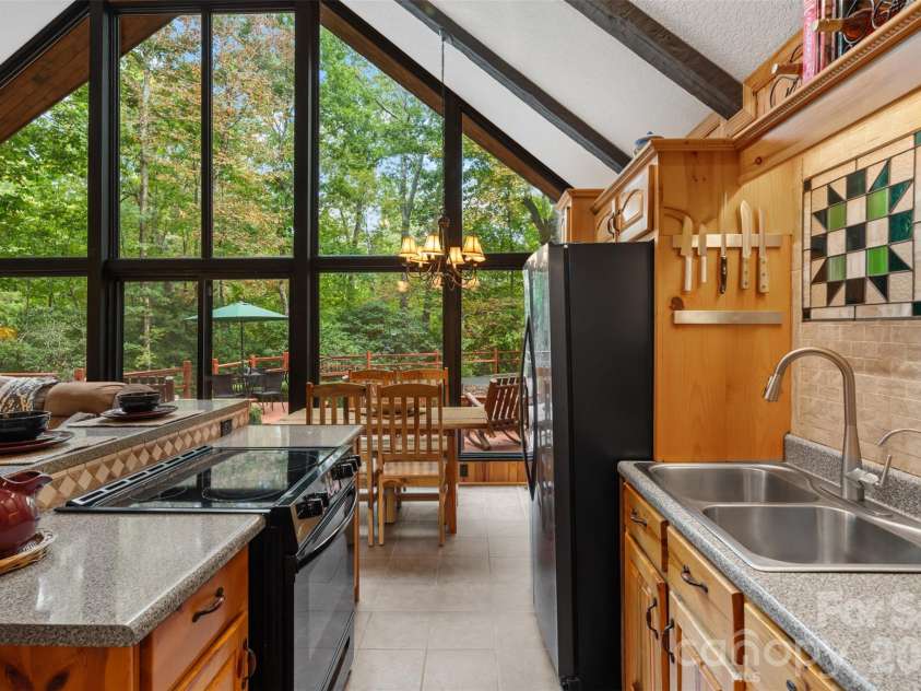 239 Cheulah Road, Brevard, NC 28712.  MLS# CAR4428226, YatesRealty ID 56061. 