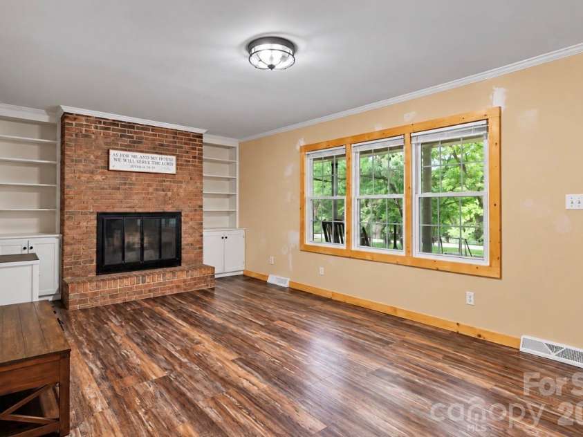 1239 Old Pageland Monroe Road, Monroe, NC 28112.  MLS# CAR4431449, YatesRealty ID 56068. Livingroom