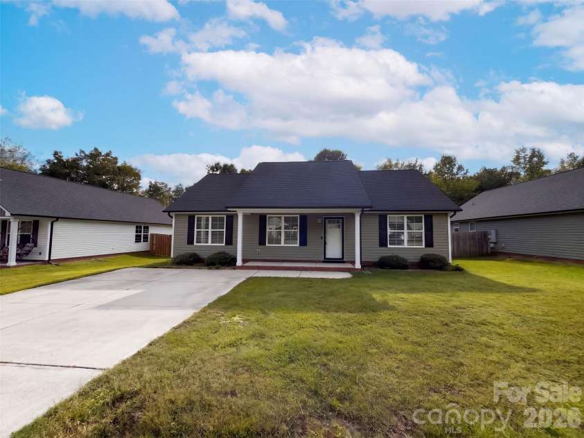 335 Odell Drive, Concord, NC 28025.  MLS# CAR4433505, YatesRealty ID 56072. 