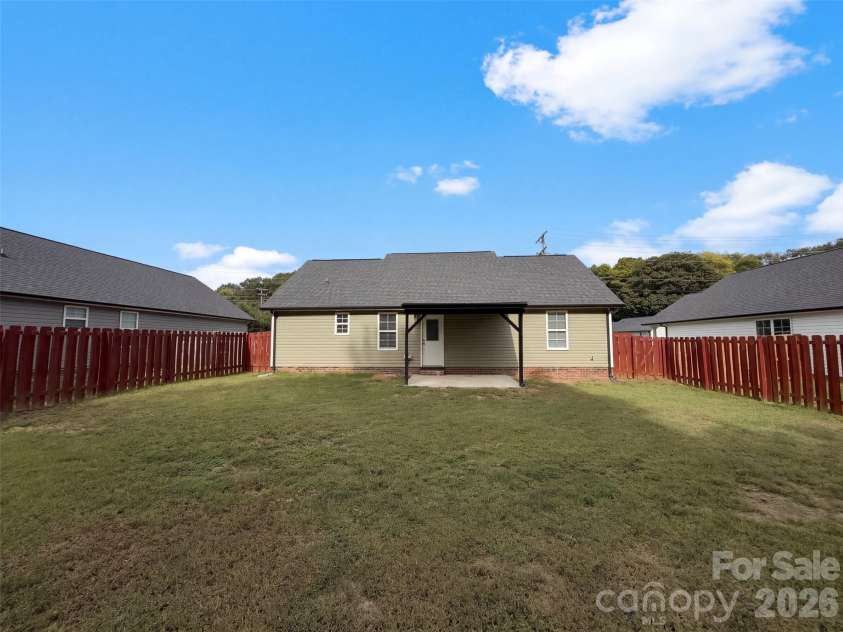 335 Odell Drive, Concord, NC 28025.  MLS# CAR4433505, YatesRealty ID 56072. 