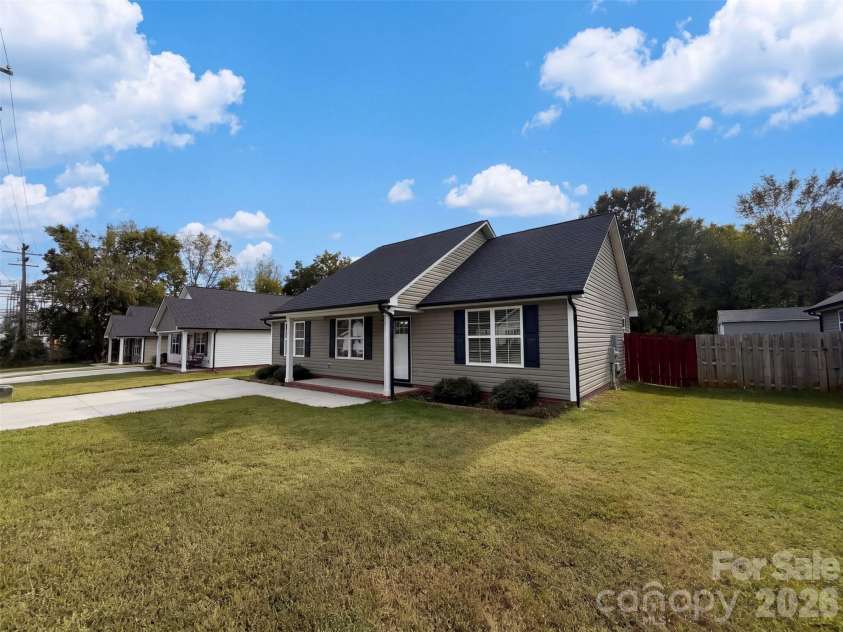 335 Odell Drive, Concord, NC 28025.  MLS# CAR4433505, YatesRealty ID 56072. 