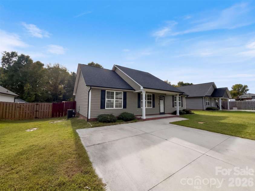 335 Odell Drive, Concord, NC 28025.  MLS# CAR4433505, YatesRealty ID 56072. 