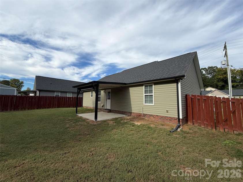 335 Odell Drive, Concord, NC 28025.  MLS# CAR4433505, YatesRealty ID 56072. 