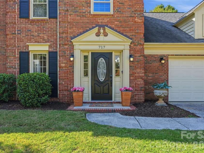 717 Fredricksburg Road, Matthews, NC 28105.  MLS# CAR4428487, YatesRealty ID 56079. 
