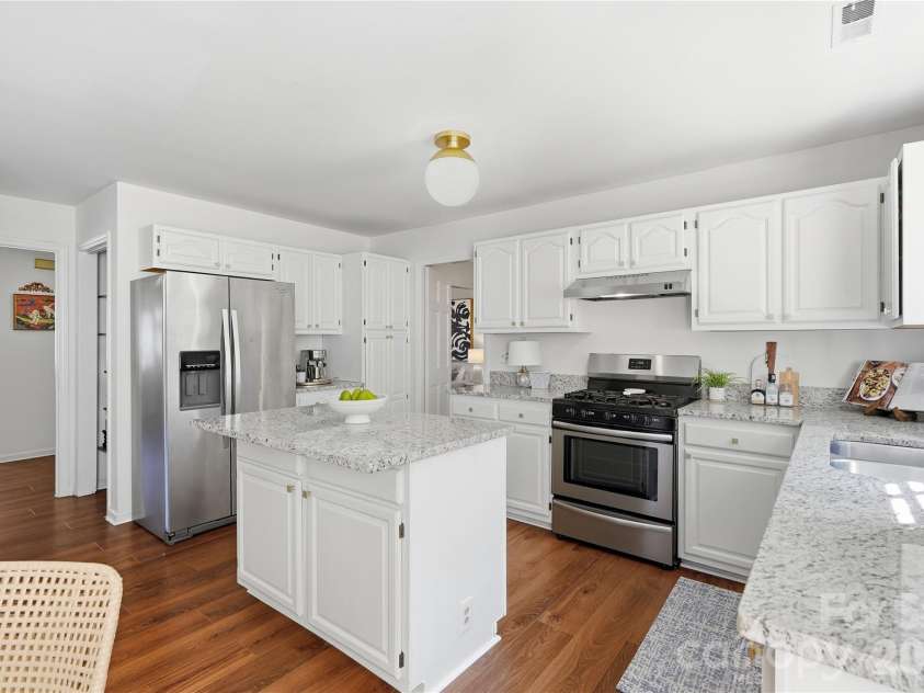 717 Fredricksburg Road, Matthews, NC 28105.  MLS# CAR4428487, YatesRealty ID 56079. 