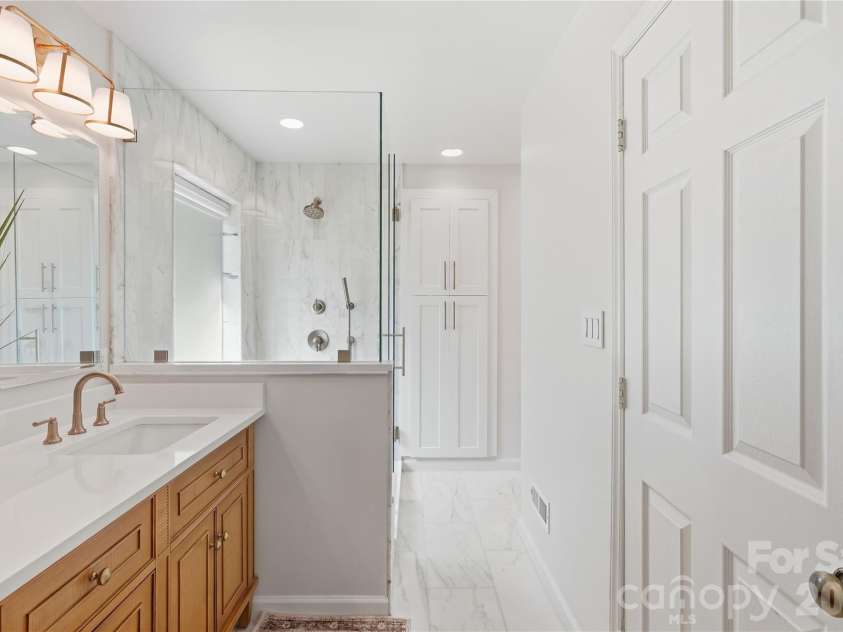 717 Fredricksburg Road, Matthews, NC 28105.  MLS# CAR4428487, YatesRealty ID 56079. Elevated primary bathroom