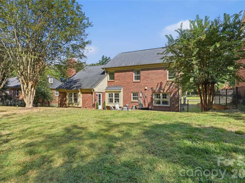 717 Fredricksburg Road, Matthews, NC 28105.  MLS# CAR4428487, YatesRealty ID 56079. Flat backyard space