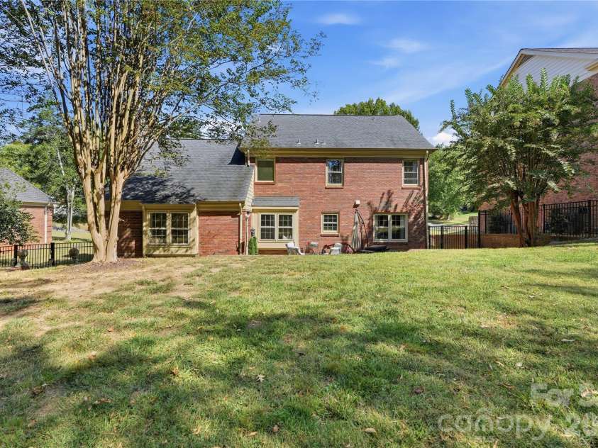 717 Fredricksburg Road, Matthews, NC 28105.  MLS# CAR4428487, YatesRealty ID 56079. Flat backyard space