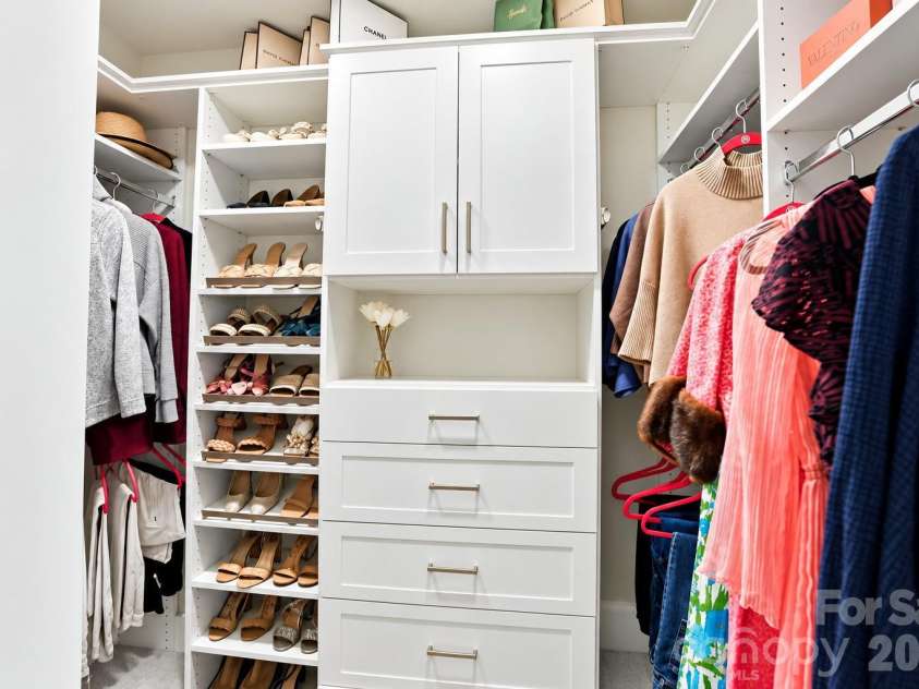 717 Fredricksburg Road, Matthews, NC 28105.  MLS# CAR4428487, YatesRealty ID 56079. Primary california closet system