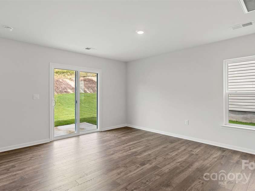 27 Lillian Lane, Hendersonville, NC 28792.  MLS# CAR4184140, YatesRealty ID 5608. 