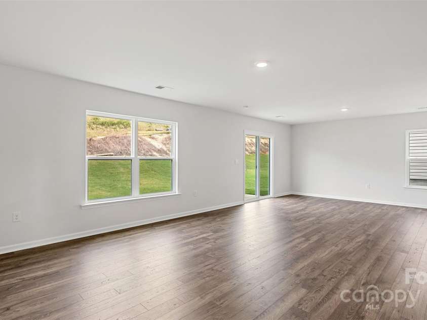 27 Lillian Lane, Hendersonville, NC 28792.  MLS# CAR4184140, YatesRealty ID 5608. 