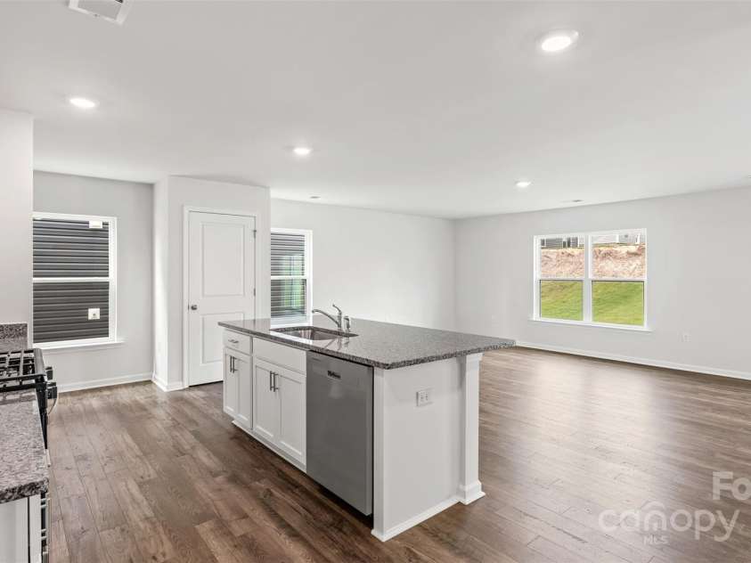 27 Lillian Lane, Hendersonville, NC 28792.  MLS# CAR4184140, YatesRealty ID 5608. 