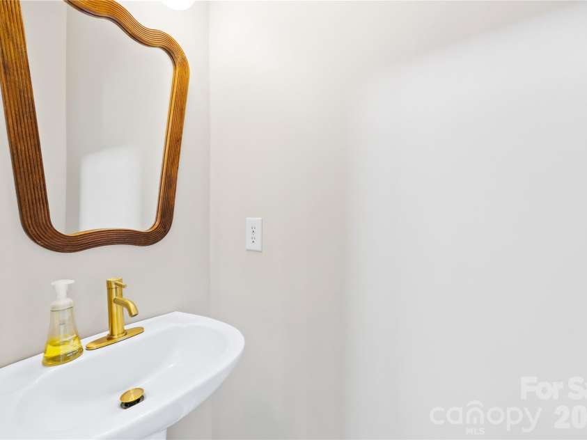 17242 Pennington Drive, Huntersville, NC 28078.  MLS# CAR4427106, YatesRealty ID 56087. Downstairs Half Bath