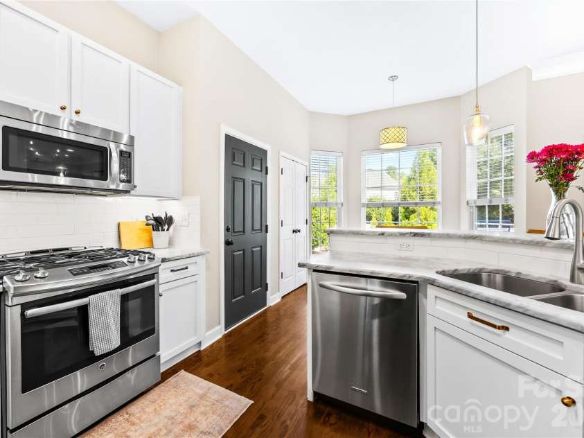 17242 Pennington Drive, Huntersville, NC 28078.  MLS# CAR4427106, YatesRealty ID 56087. Kitchen