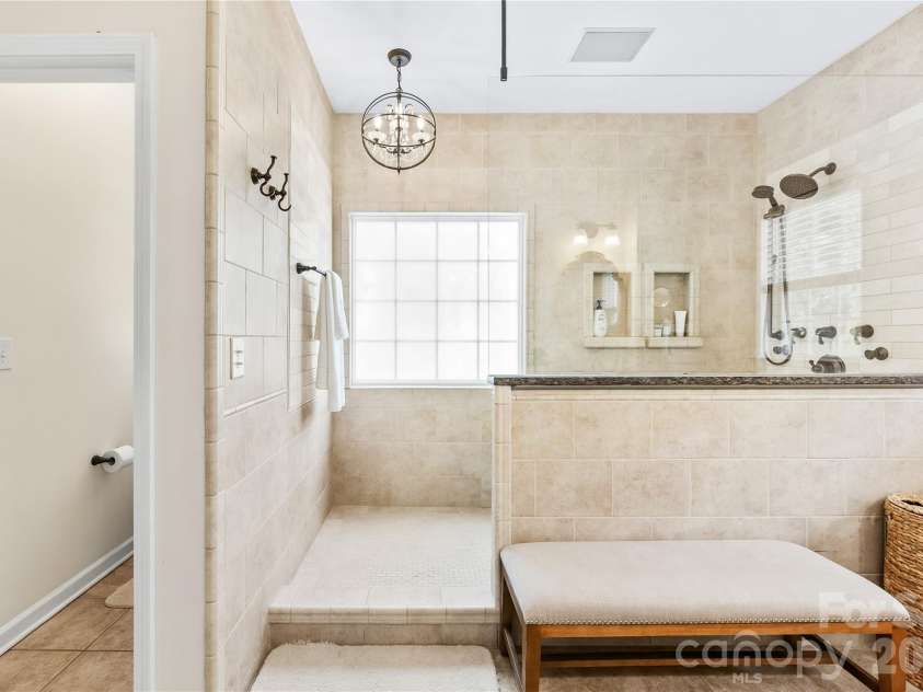 17242 Pennington Drive, Huntersville, NC 28078.  MLS# CAR4427106, YatesRealty ID 56087. Master Bath