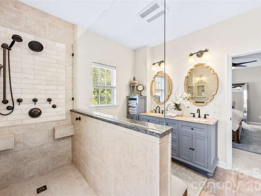 17242 Pennington Drive, Huntersville, NC 28078.  MLS# CAR4427106, YatesRealty ID 56087. Master Bath