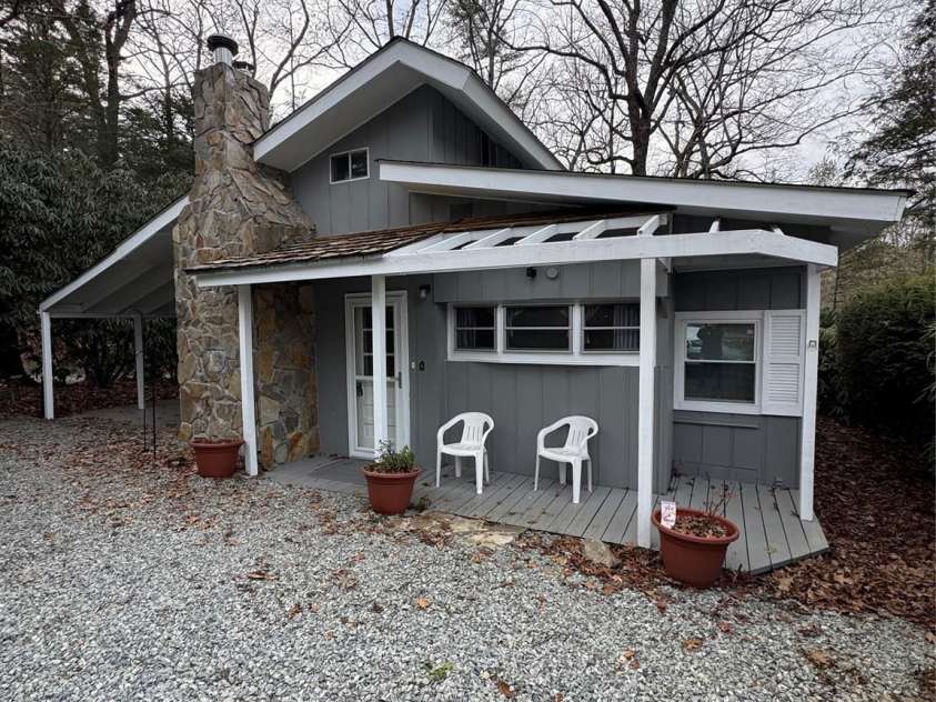 103 Teaberry Lane, Newland, NC 28657.  MLS# CAR4326344, YatesRealty ID 5609. 