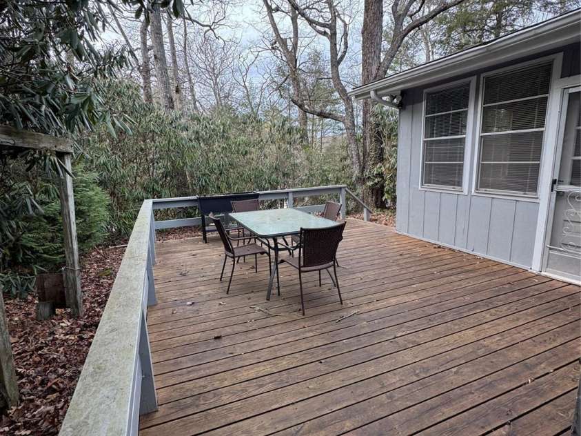 103 Teaberry Lane, Newland, NC 28657.  MLS# CAR4326344, YatesRealty ID 5609. 