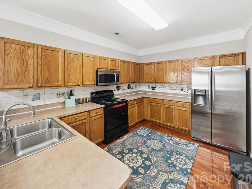 8538 Greenware Trail, Charlotte, NC 28269.  MLS# CAR4433510, YatesRealty ID 56093. 