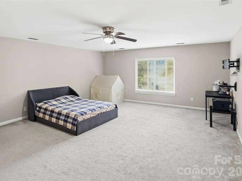 8538 Greenware Trail, Charlotte, NC 28269.  MLS# CAR4433510, YatesRealty ID 56093. 