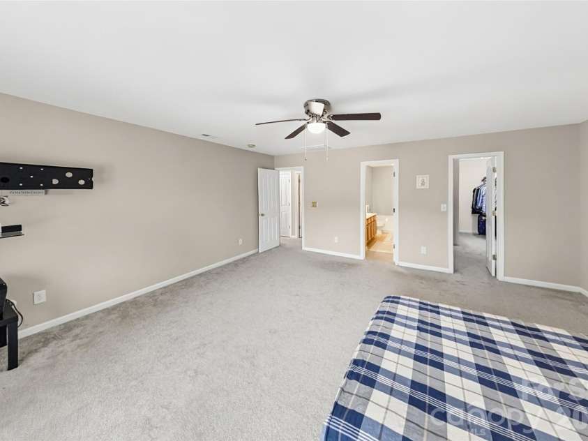 8538 Greenware Trail, Charlotte, NC 28269.  MLS# CAR4433510, YatesRealty ID 56093. 