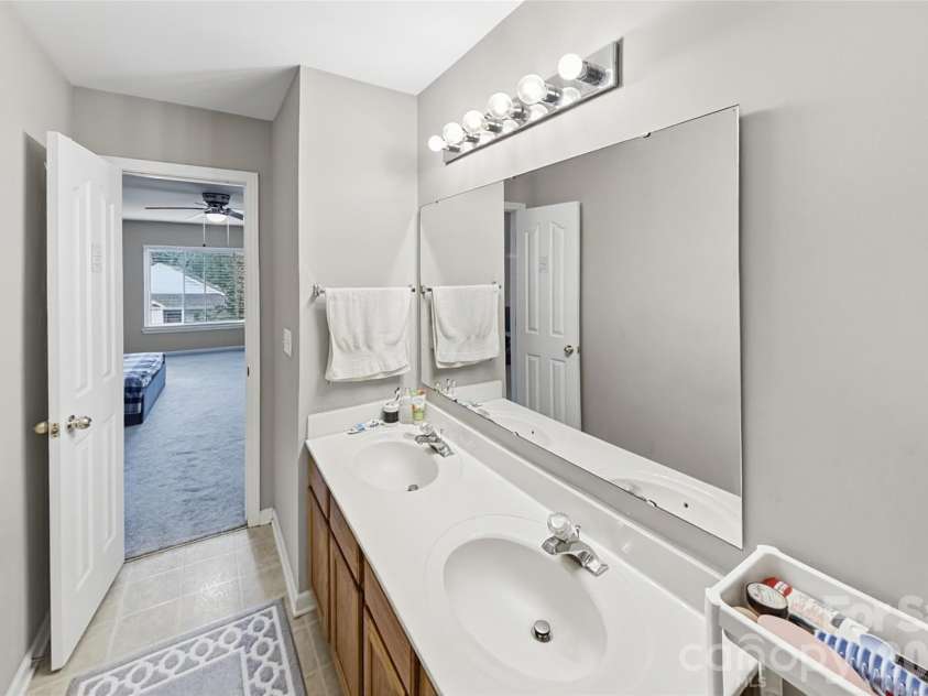 8538 Greenware Trail, Charlotte, NC 28269.  MLS# CAR4433510, YatesRealty ID 56093. 