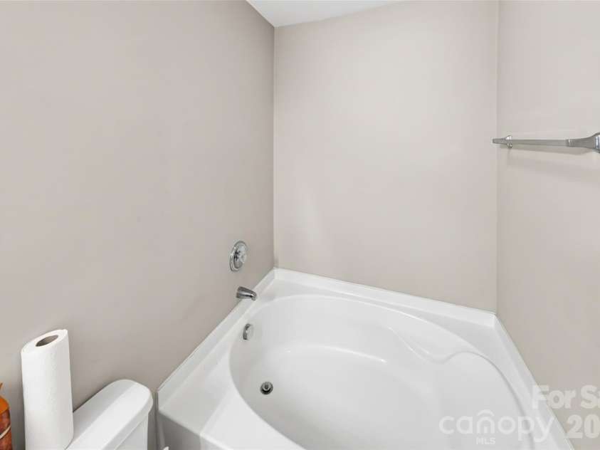 8538 Greenware Trail, Charlotte, NC 28269.  MLS# CAR4433510, YatesRealty ID 56093. 