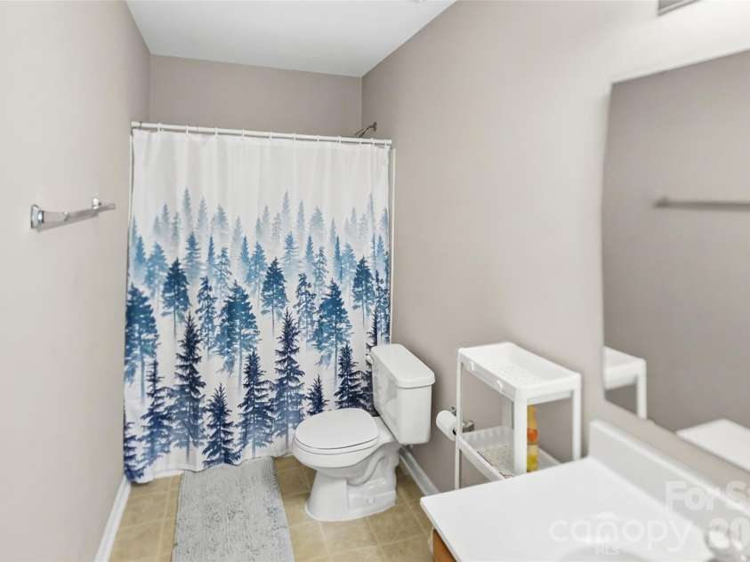 8538 Greenware Trail, Charlotte, NC 28269.  MLS# CAR4433510, YatesRealty ID 56093. 