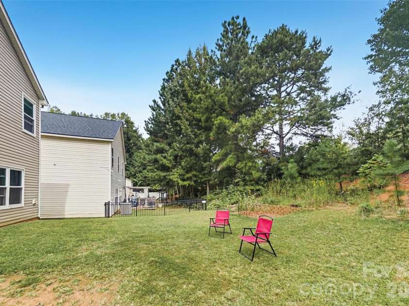 8538 Greenware Trail, Charlotte, NC 28269.  MLS# CAR4433510, YatesRealty ID 56093. 